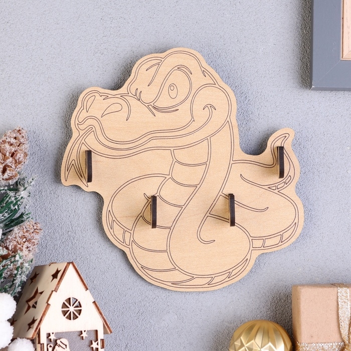 Новый год. Ключница с символом года Новый год. Ключница с символом года "Недовольная змея", 14,5 х 15,2 х 3 см