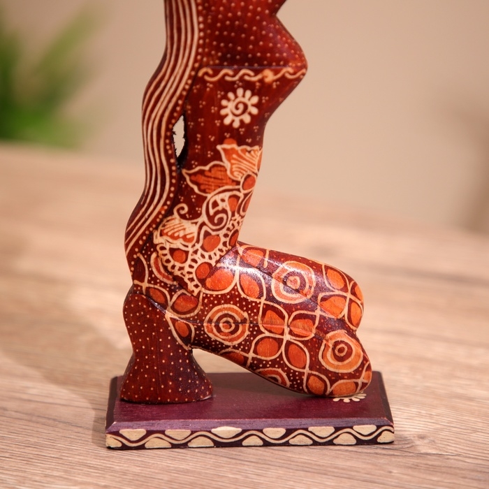 Сувенир "Девушка" на подставке, дерево 15х5х25 см