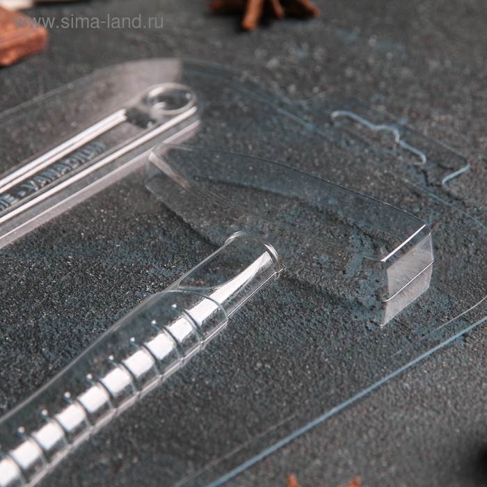 Форма для шоколада и конфет пластиковая «Ключ и молоток», цвет прозрачный Форма для шоколада и конфет пластиковая «Ключ и молоток», цвет прозрачный