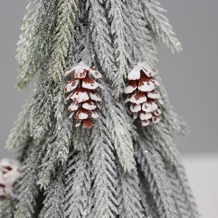 Искусственная ёлка заснеженная настольная «Зимнее волшебство. Длинные ветки» горшочке, 38 см, с шишками, ветки литые отгибаются