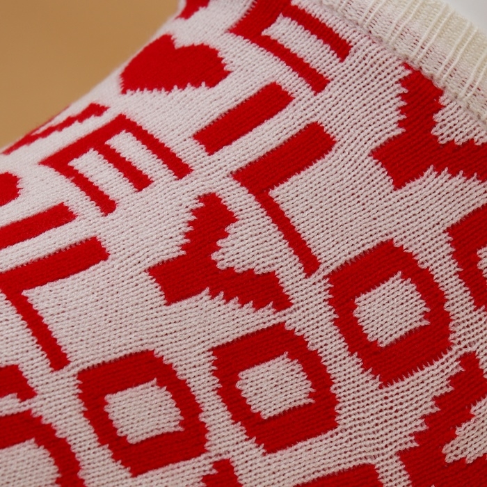 Свитер  Свитер "ILOVEYOU", L (ДС 29, ОШ 29, ОГ 29-49 см)