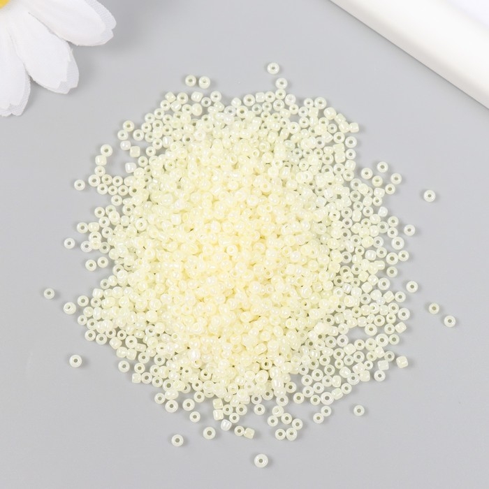 Бисер стекло 12/0  Бисер стекло 12/0 "Бледно-жёлтый" полупрозрачный перламутр 450 гр