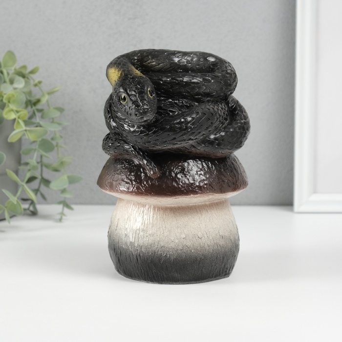 Новогодняя фигурка Новогодняя фигурка "Змейка на грибе" 12 х11 х 18 см, черный