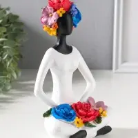 Сувенир полистоун "Девушка-йогиня в позе лотоса, с цветами" чёрный 12,5х9,5х19,5 см