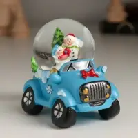 Сувенир полистоун водяной шар "Дед Мороз/Снеговик на джипе" МИКС 7,2х5,8х7 см