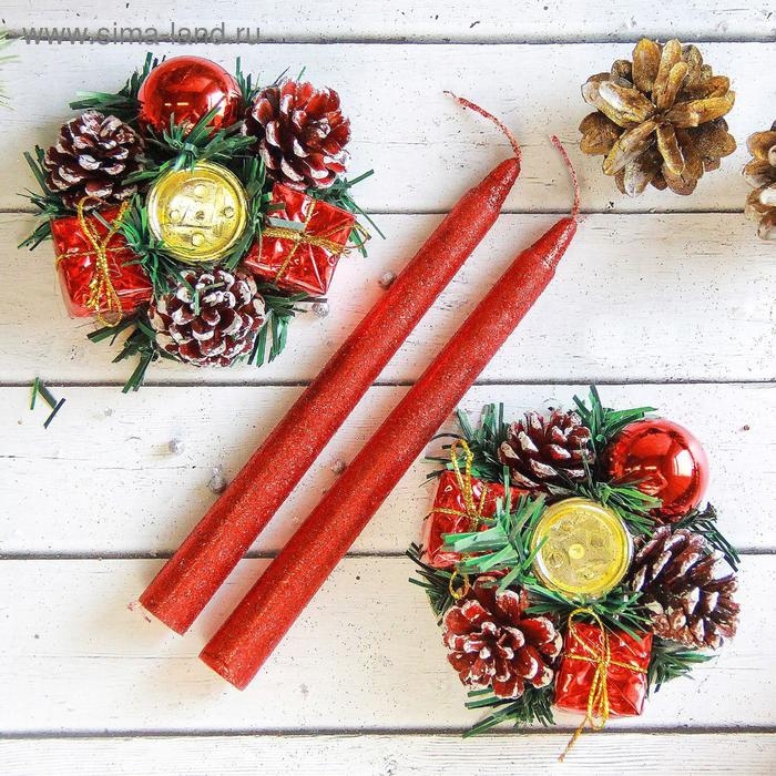 Свеча новогодняя с подсвечником Свеча новогодняя с подсвечником "Красные шишки и подарки" (набор 4 шт) 4х13х17 см, красный