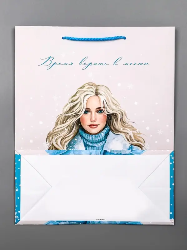 Пакет подарочный новогодний ламинированный, «Время верить в мечты» , 26×12×32 см Пакет подарочный новогодний ламинированный, «Время верить в мечты» , 26×12×32 см