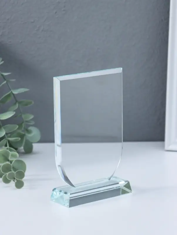 Стела наградная стекло "Плакетка" площадка 9,7х13 см 4,8х9,7х13,8 см