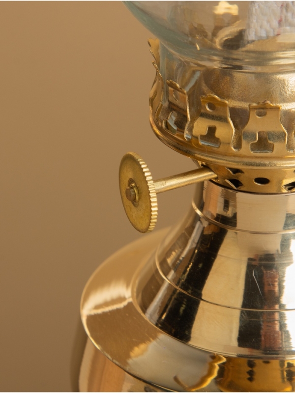 Лампа керосиновая со стеклянной колбой, латунь, 8×8×31.5 см Лампа керосиновая со стеклянной колбой, латунь, 8×8×31.5 см