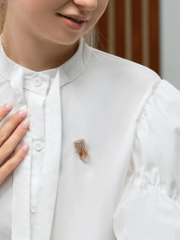 Брошь &laquo;Зуб&raquo;, белая в золоте