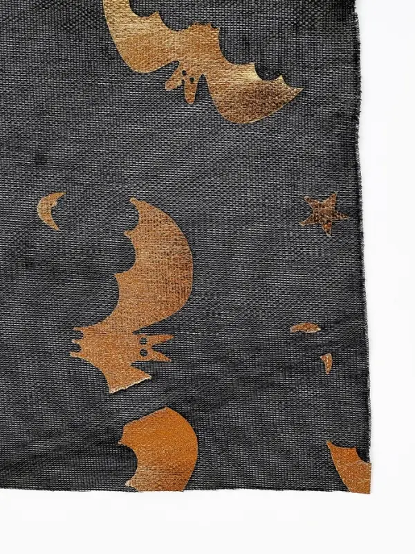 Скатерть на хеллоуин «Летучие мыши», золото, 200 х 140 Скатерть на хеллоуин «Летучие мыши», золото, 200 х 140