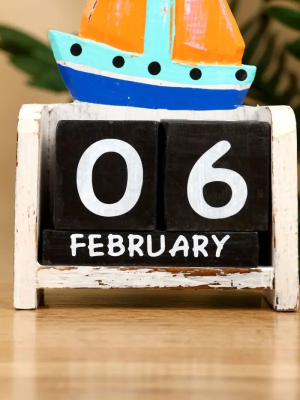 Календарь настольный Календарь настольный "Парусник" дерево 11х5х16 см, цв. оранжевый