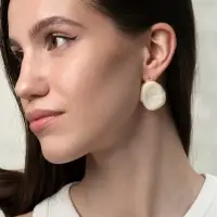 Серьги большие &laquo;Мятый овал&raquo;, акрил, белые в золоте