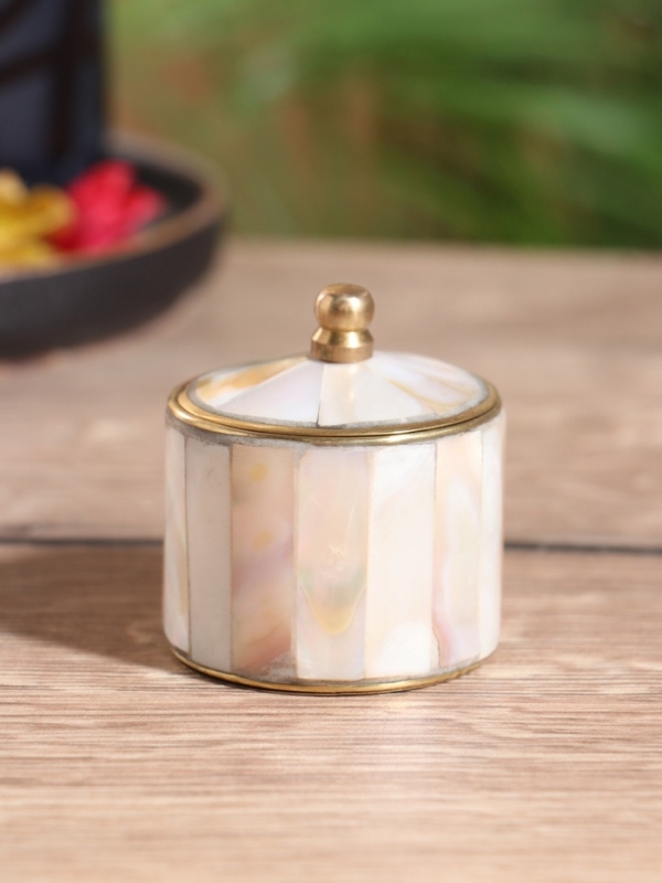 Шкатулка Шкатулка "Карусель" латунь с перламутром 4,5х4,5х5 см, цв. белый