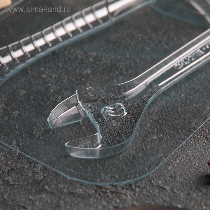 Форма для шоколада и конфет пластиковая «Ключ и молоток», цвет прозрачный Форма для шоколада и конфет пластиковая «Ключ и молоток», цвет прозрачный