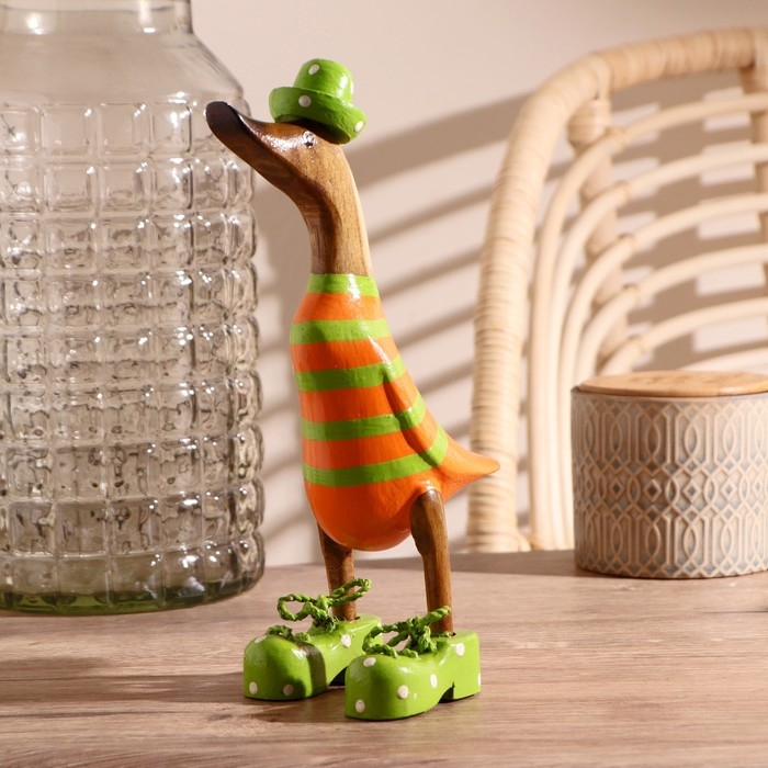 Сувенир Сувенир "Утка в оранжево-зеленом костюме" дерево 13х9х27 см