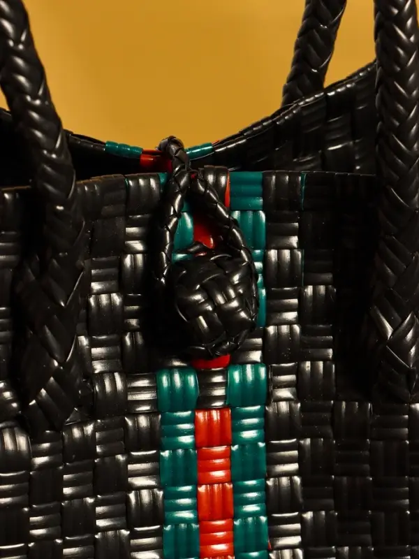 Сумка плетёная пластиковая 23х11х30 см, цв. чёрный Сумка плетёная пластиковая 23х11х30 см, цв. чёрный