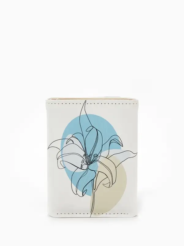 Кошелёк женский на кнопке, 10.5&times;2.5&times;8.5 см, с цветочным принтом, белый