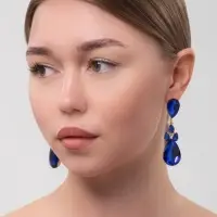 Серьги висячие со стразами &laquo;Вечеринка&raquo;, цветок из капель, сине-белые в золоте, 6.3 см