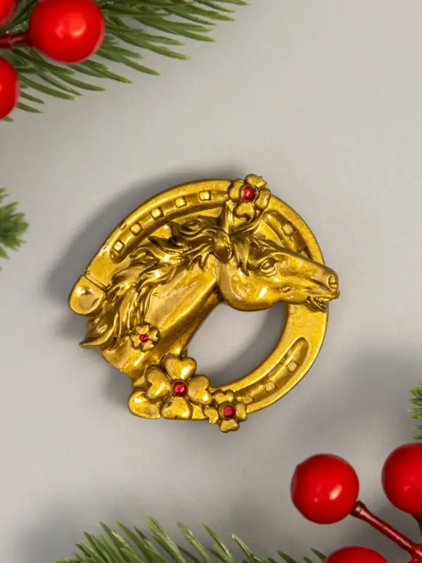 Магнит полистоун  "Конь в подкове с клевером" МИКС 4,6х5,3 см