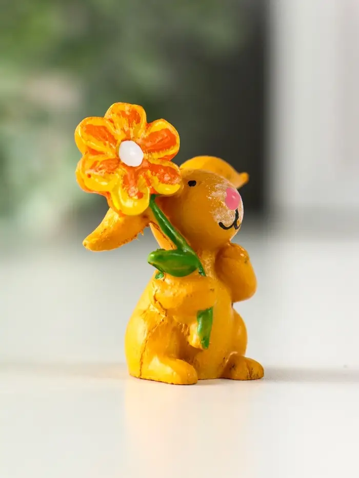 Сувенир полистоун "Заяц с яркой ромашкой" МИКС 2,5х3,8х4,4 см Сувенир полистоун "Заяц с яркой ромашкой" МИКС 2,5х3,8х4,4 см