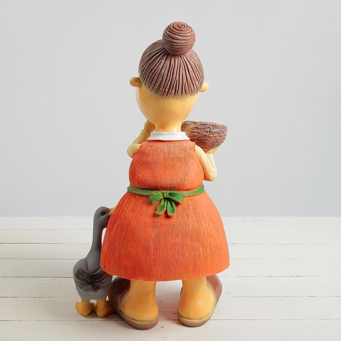 Садовая фигура  Садовая фигура "Бабушка с пшеницей" 24х30х60см