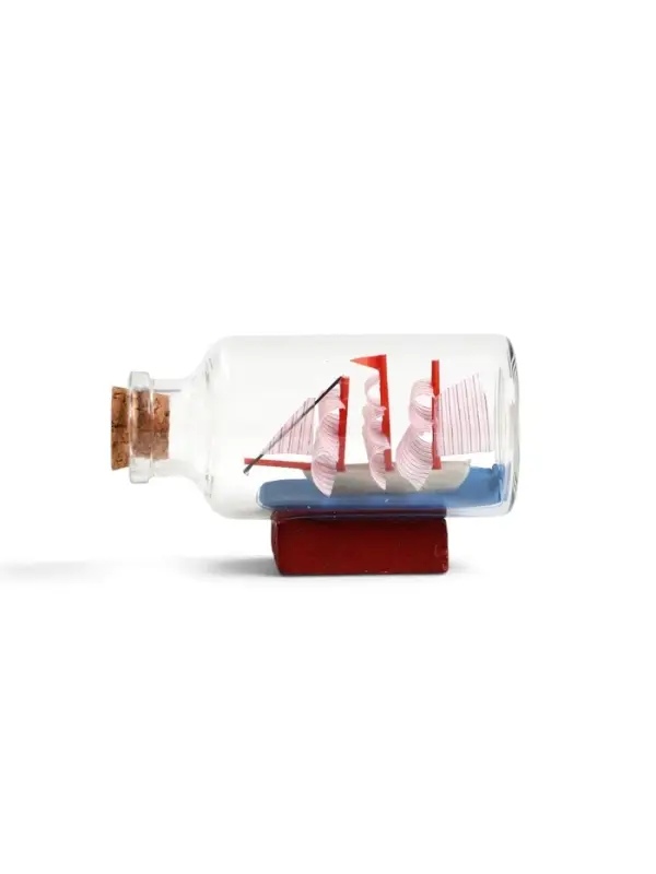 Корабль сувенирный в бутылке &laquo;Парус пирата&raquo;, 7&times;3.1&times;4 см
