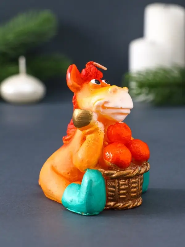 Свеча фигурная "Лошадка с мандаринами" 6х7,5х7,5 см, цв. золотой