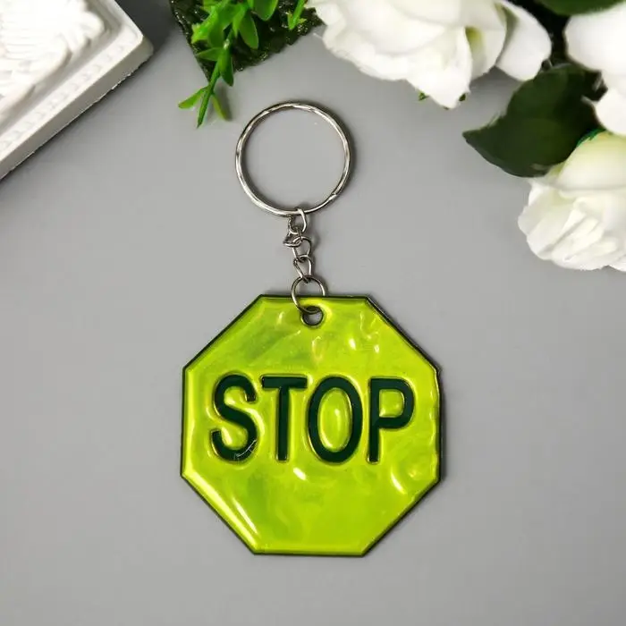 Брелок пластик светоотражающий STOP 5,5х5,5 см, МИКС Брелок пластик светоотражающий STOP 5,5х5,5 см, МИКС