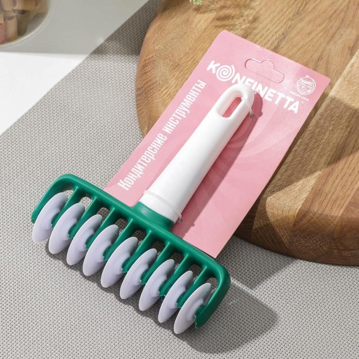 Валик для нарезки полос из теста KONFINETTA «Сладость», 14×17×4 см, цвет белый Валик для нарезки полос из теста KONFINETTA «Сладость», 14×17×4 см, цвет белый