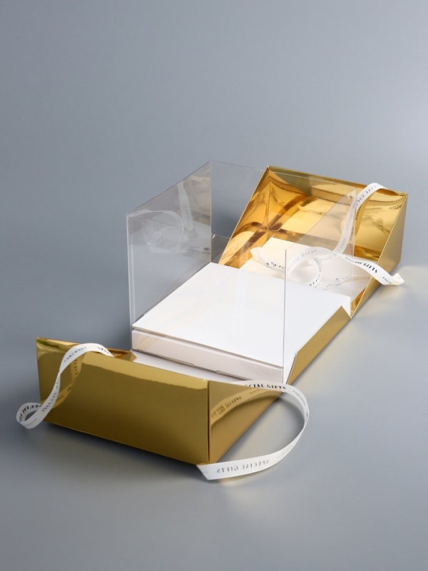 Коробка под бенто-торт с ленточками, золотая , 21 х 21 х 18 см Коробка под бенто-торт с ленточками, золотая , 21 х 21 х 18 см