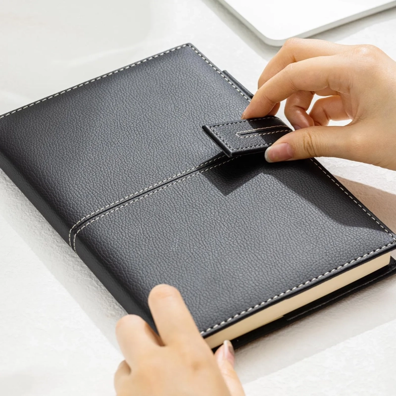 Блокнот Deli А5 120л 80 г/м твердая облож,клетка 5x5мм, черный кожа EN139G