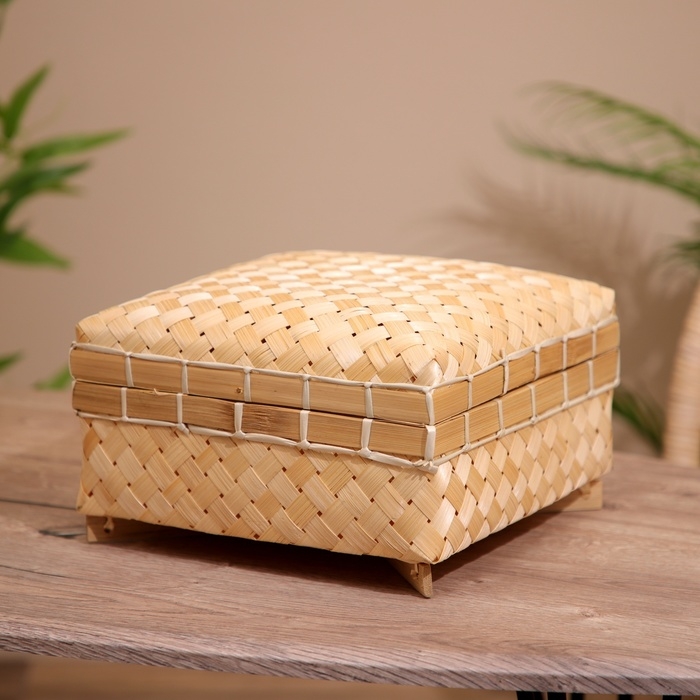 Шкатулка с крышкой плетёная, из бамбука 25х25х15 см Шкатулка с крышкой плетёная, из бамбука 25х25х15 см