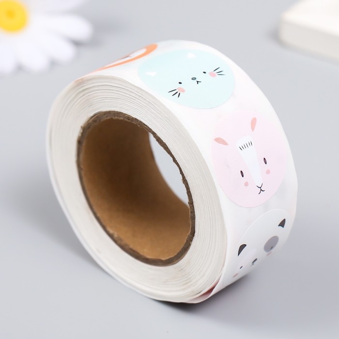 Наклейка бумага "Зверята - круглые мордочки" d=2,5 см 500 шт в рулоне 3х6,5х6,5 см