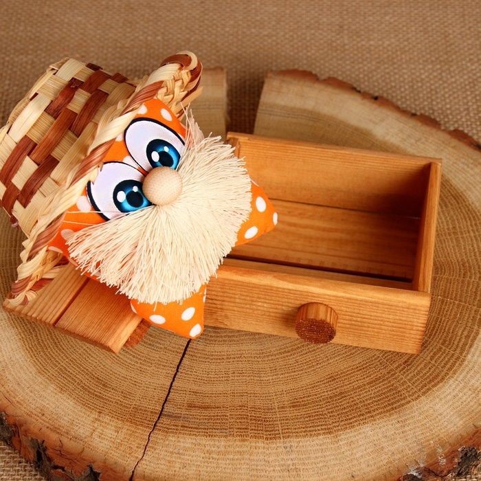 Оберег Оберег "Домовой Стасик", на сундуке, 15 х 11 см