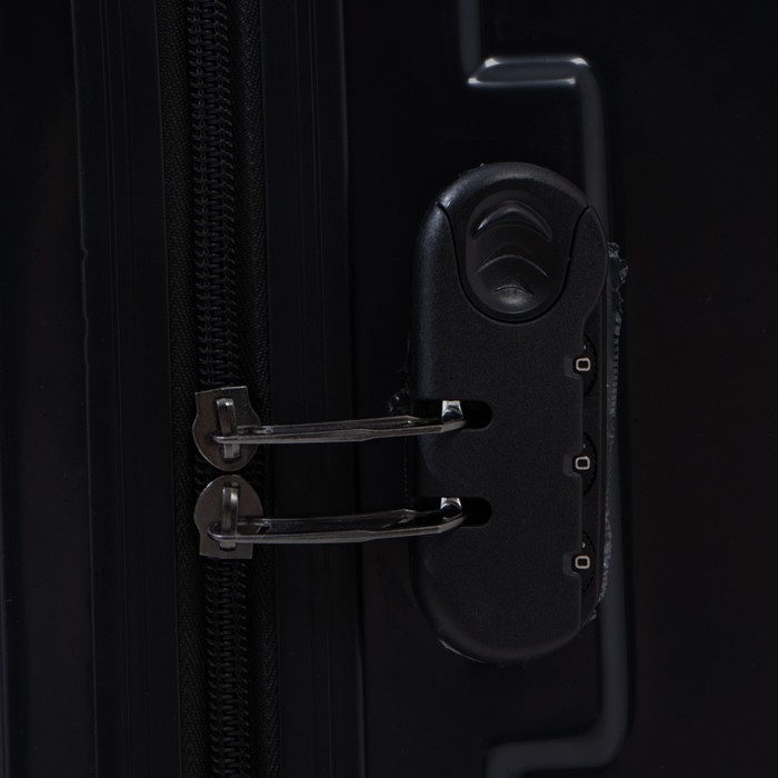 Чемодан большой 84 л (L), отдел на молнии, кодовый замок, цвет чёрный Чемодан большой 84 л (L), отдел на молнии, кодовый замок, цвет чёрный