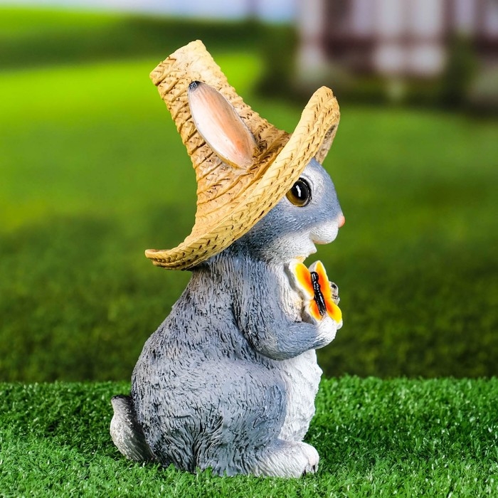 Садовая фигура  Садовая фигура "Зайка в соломенной шляпе с бабочкой" 12x13x22см