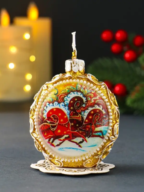 Свеча новогодняя "Шар узорный. Три коня" золотой, 7,2х3,8х8,5 см