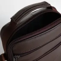 Сумка кросс-боди мужская на молнии, с ручкой, 3 наружных кармана, 18&times;5.5&times;22 см, коричневая