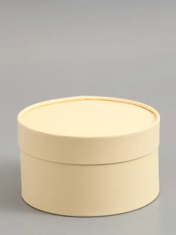 Подарочная коробка, сливочный, завальцованная без окна, 18 х 10 см