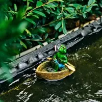 Садовая фигура 14 х 13 х 9,5 см "Лягушка в лодке" Водоплавающая Садовая фигура 14 х 13 х 9,5 см "Лягушка в лодке" Водоплавающая