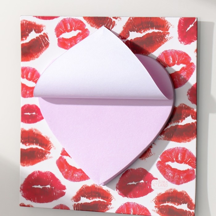 Магнит с блоком для записей Магнит с блоком для записей "Поцелуи" 10,5х10,5 см