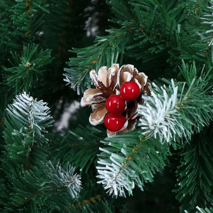 Искусственная ёлка с инеем &laquo;Зимнее волшебство. Ягодка&raquo;, 270 см, 1850 ПВХ веток на крючках