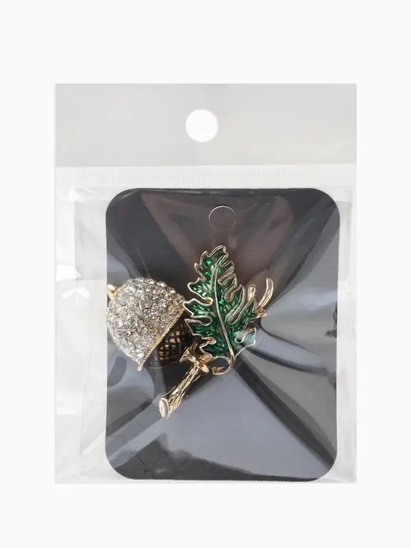 Брошь &laquo;Жёлудь&raquo; осенний с листом, стразы, цвет коичнево-бело-зелёный в золоте