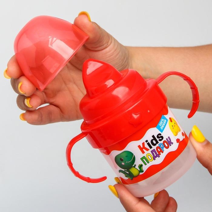 Поильник детский с твёрдым носиком «Kids подарок», 140 мл., с ручками, цвет красный Поильник детский с твёрдым носиком «Kids подарок», 140 мл., с ручками, цвет красный