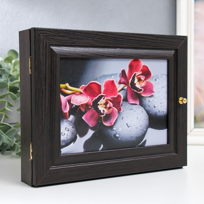 Ключница Ключница "Цветы" венге 19х24 см МИКС