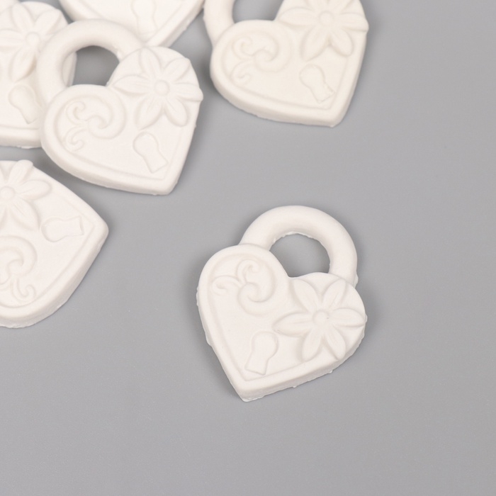 Декор для творчества полистоун Декор для творчества полистоун "Замок-сердце с цветком" белый набор 6 шт 2,8х3 см