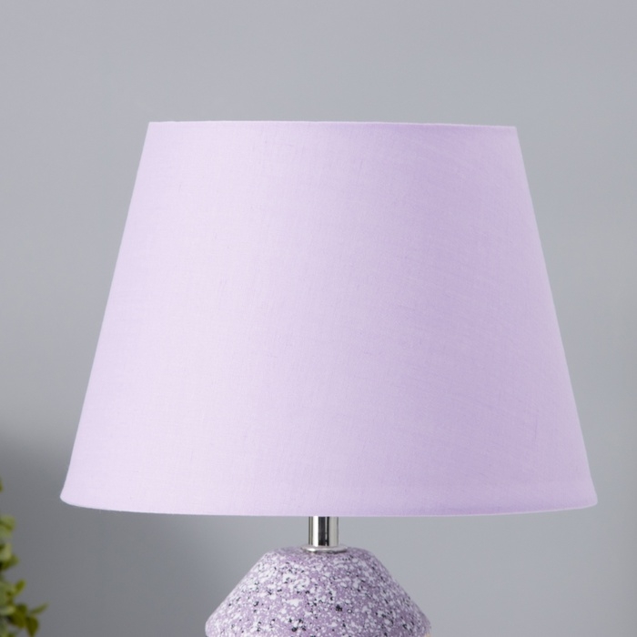 Настольная лампа с абажуром RISALUX «Лорена», 1×Е14, 40 Вт, фиолетовый, 22×22×37 см Настольная лампа с абажуром RISALUX «Лорена», 1×Е14, 40 Вт, фиолетовый, 22×22×37 см