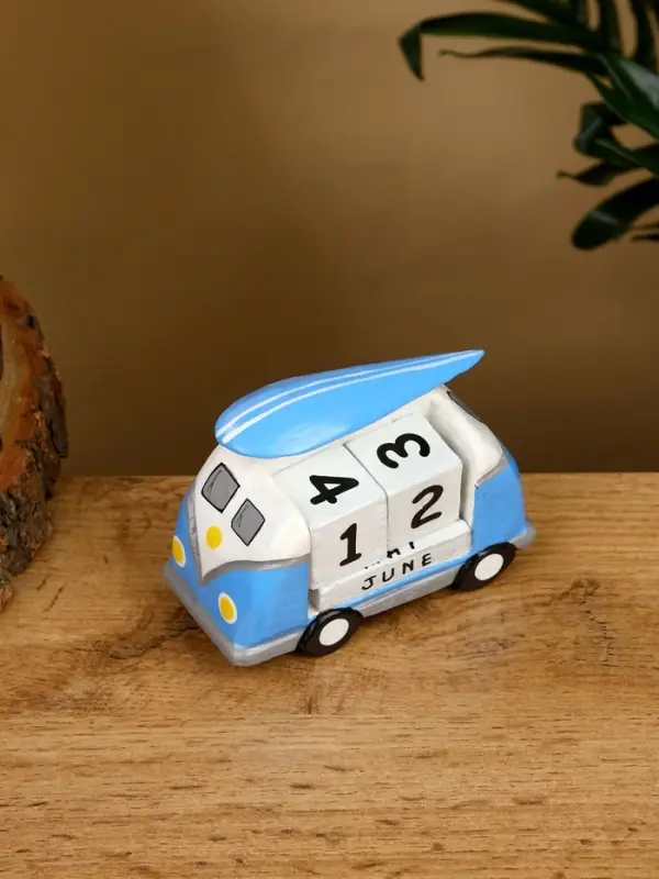 Календарь настольный Календарь настольный "Микроавтобус" дерево 10х5х7 см, цв. синий