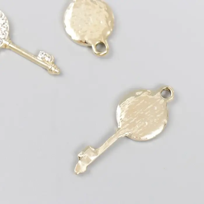 Металлический элемент, декоративная подвеска &laquo;Арт Узор. Ключик с сердцем в серединке&raquo;, эмаль, стразы, 3.1&times;1.3 см